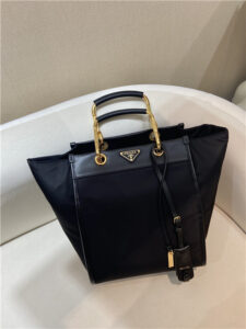 Re-Nylon Medium Tote Bag 1BG578 Black-11.jpg