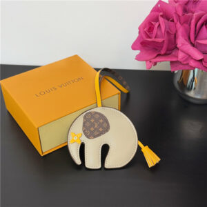 LV Elephant Bag Charm M02325 Grey-1.jpg