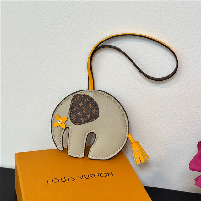 LV Elephant Bag Charm M02325 Grey-2.jpg