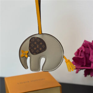 LV Elephant Bag Charm M02325 Grey-3.jpg