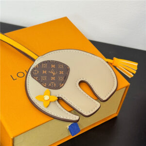 LV Elephant Bag Charm M02325 Grey-4.jpg