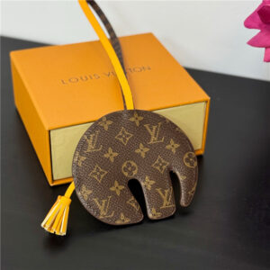 LV Elephant Bag Charm M02325 Grey-5.jpg