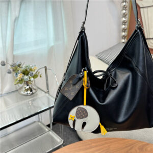 LV Elephant Bag Charm M02325 Grey-8.jpg