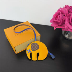 LV Elephant Bag Charm M02325 Orange-2.jpg