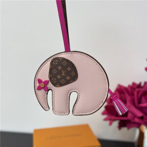 LV Elephant Bag Charm M02325 Pink-3.jpg