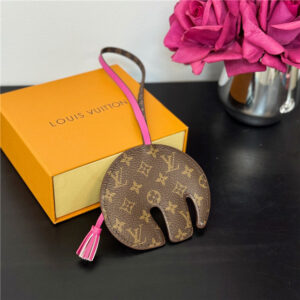 LV Elephant Bag Charm M02325 Pink-5.jpg