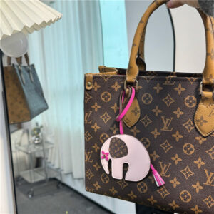 LV Elephant Bag Charm M02325 Pink-8.jpg