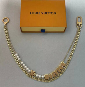 Vuitton Chain Belt M02434-4.jpg