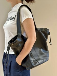 Y Large Hobo 833160 Black-12.jpg