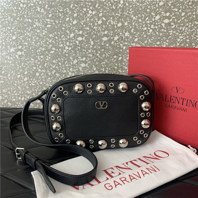 Garavani Nellcote Crossbody Bag 86207 Black-2.jpg