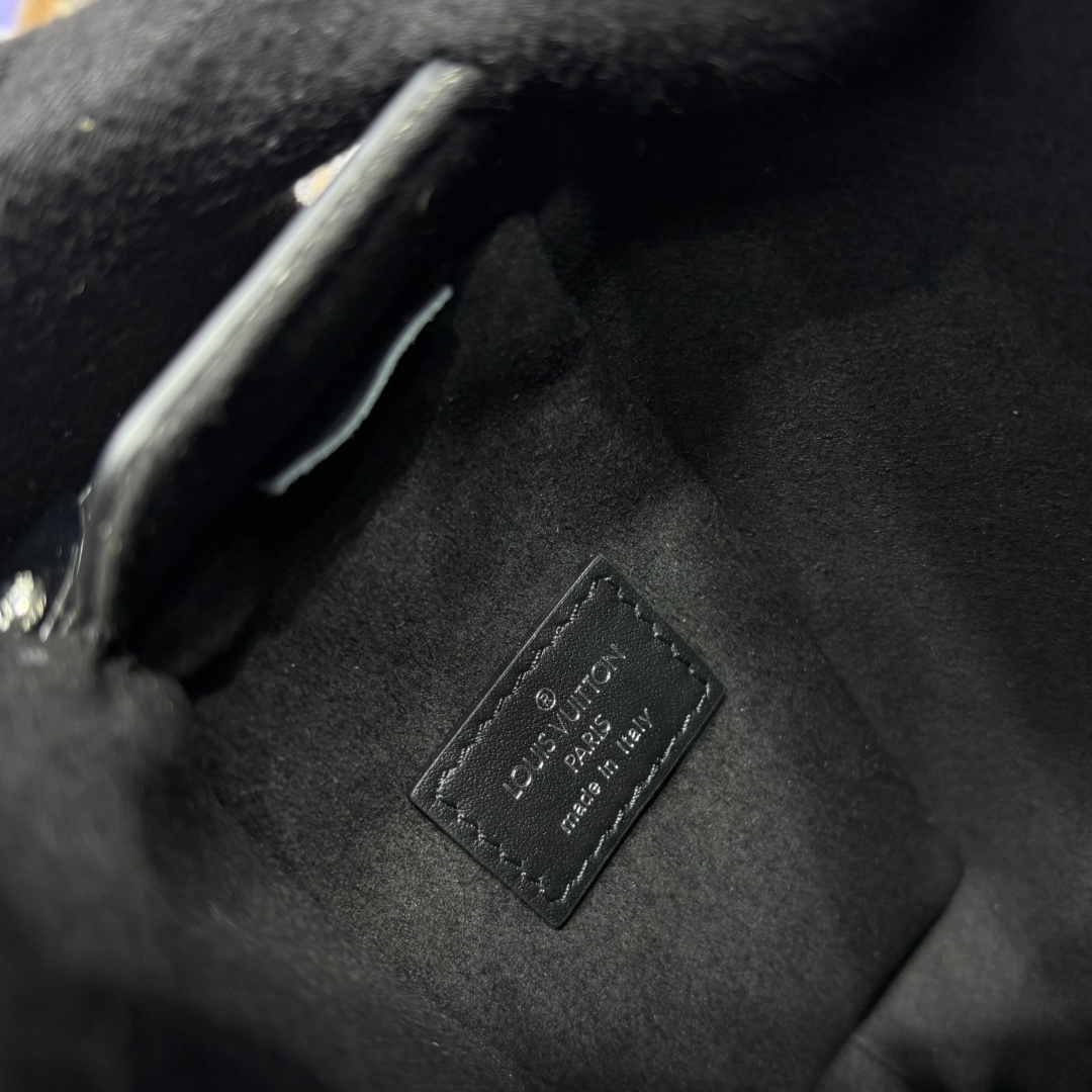 Louis Vuitton Side Trunk MM Black Leather-8