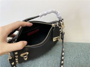 Small Rockstud Crossbody Bag 85500 Black-9.jpg