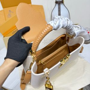 Louis Vuitton Capucines BB M25466 Cream-Arizona Beige-10