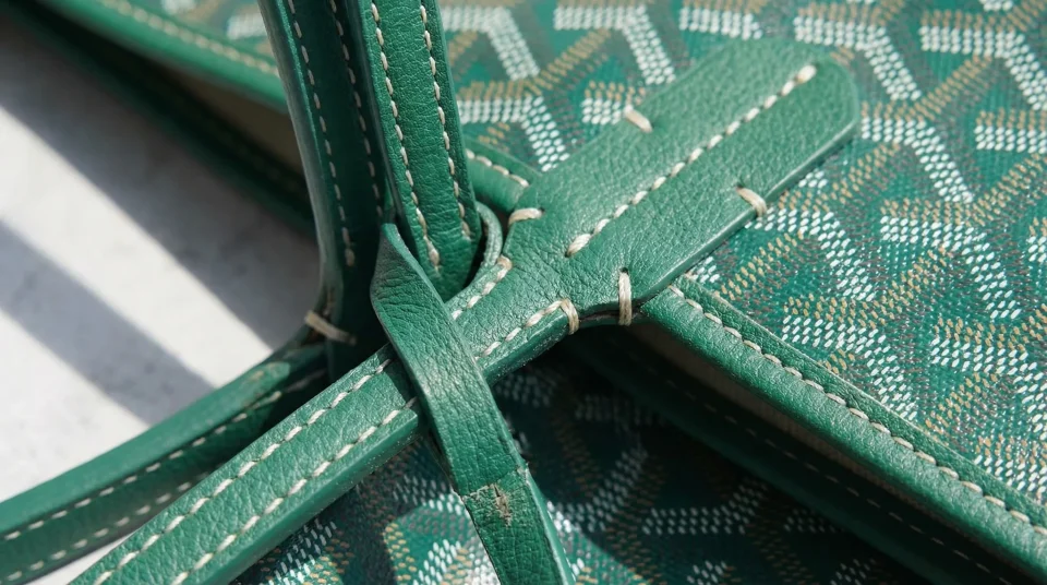 Close up of Goyard Saint Louis tote, super clone grade, leather handles