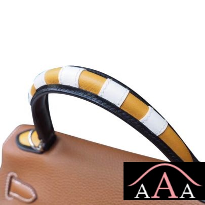 HERMES KELLY 28 HANDBAG CK37 GOLD TOGO AND BEE HANDLE SHW-2.jpg