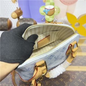 Alma BB M27526-9.jpg