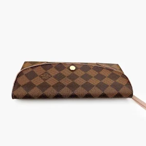 brown-leather-louis-vuitton-wallet-48478506-9_2