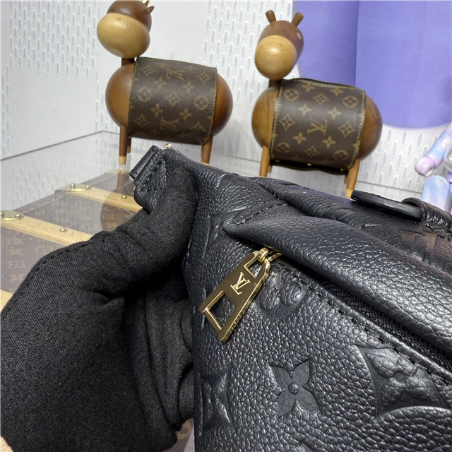Monogram Empreinte Bumbag M44812 Noir-7.jpg