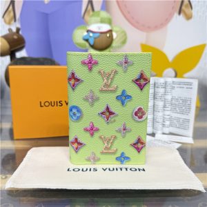 Passport Cover M28039 Pistachio-1.jpg