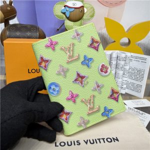 Passport Cover M28039 Pistachio-3.jpg