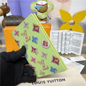 Passport Cover M28039 Pistachio-4.jpg
