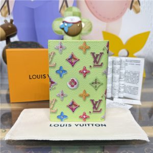 Passport Cover M28039 Pistachio-5.jpg
