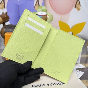 Passport Cover M28039 Pistachio-6.jpg