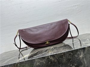 Halfmoon Soft Triomphe Bag 124142 Syrah-1.jpg