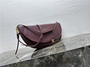 Halfmoon Soft Triomphe Bag 124142 Syrah-2.jpg