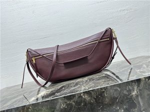 Halfmoon Soft Triomphe Bag 124142 Syrah-3.jpg