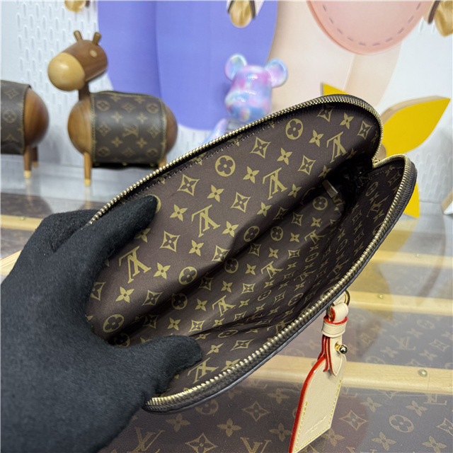 Tag Me Pouch M26787-10.jpg