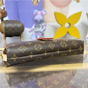 Tag Me Pouch M26787-4.jpg