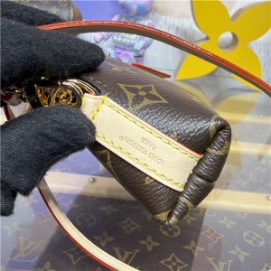 Tag Me Pouch M26787-7.jpg