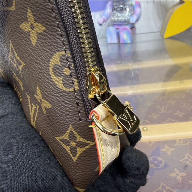 Tag Me Pouch M26787-8.jpg