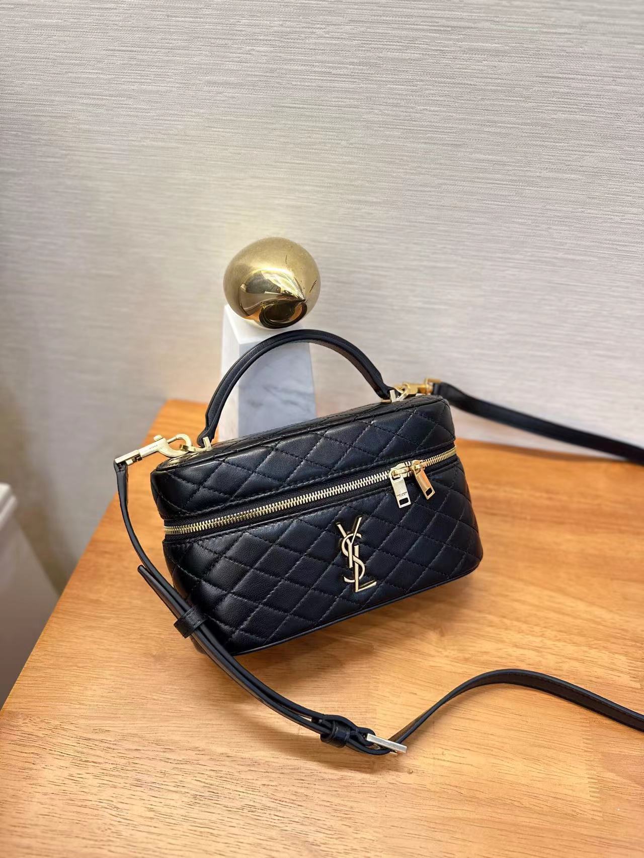 Saint Laurent Gaby Vanity Bag In Lambskin Black