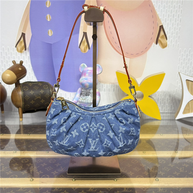 Louis Vuitton Pochette Valley Monogram Denim M13571