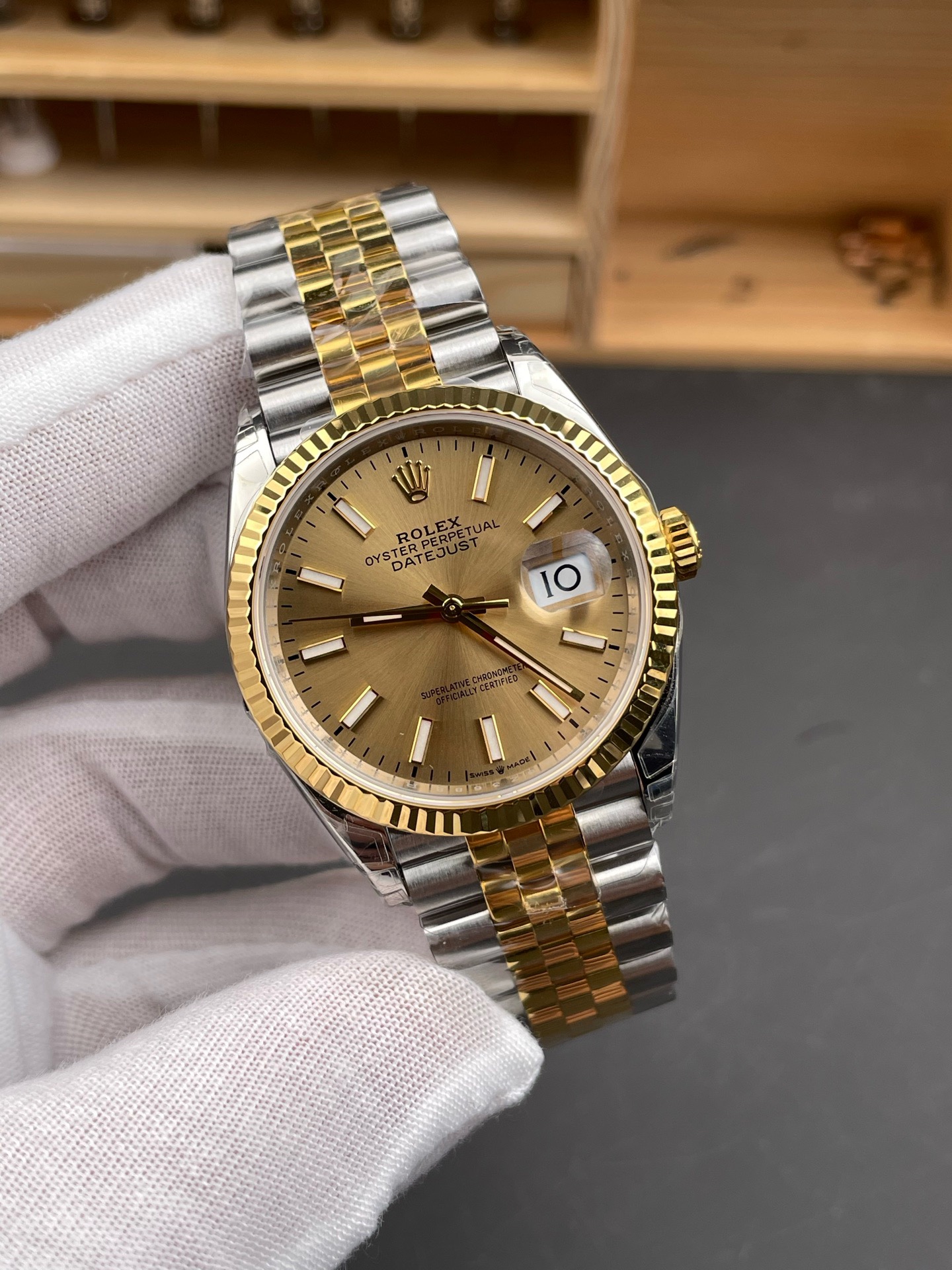 Rolex-Datejust-116233-Champagne-Dial-gallery-2-1
