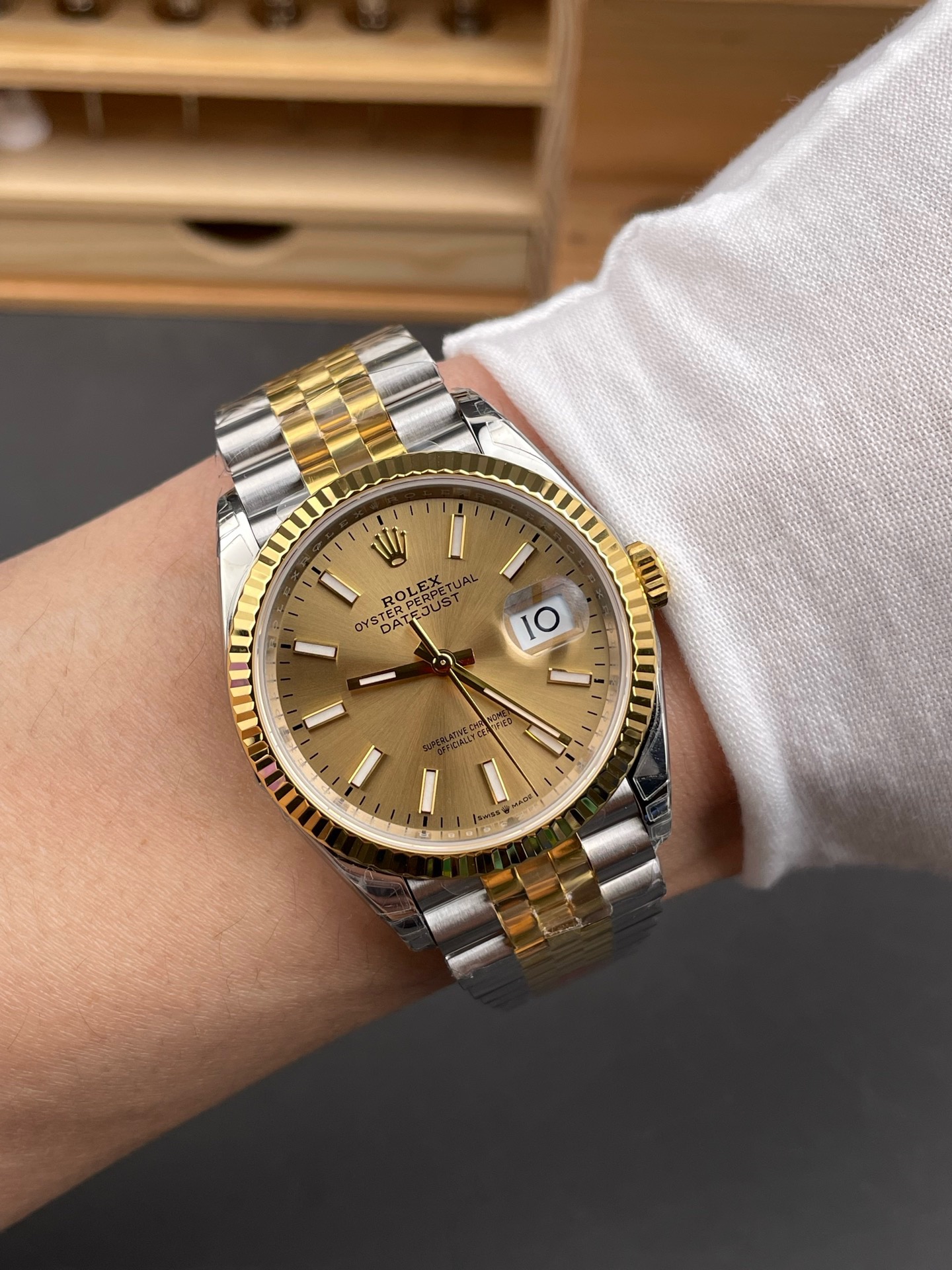 Rolex-Datejust-116233-Champagne-Dial-gallery-9