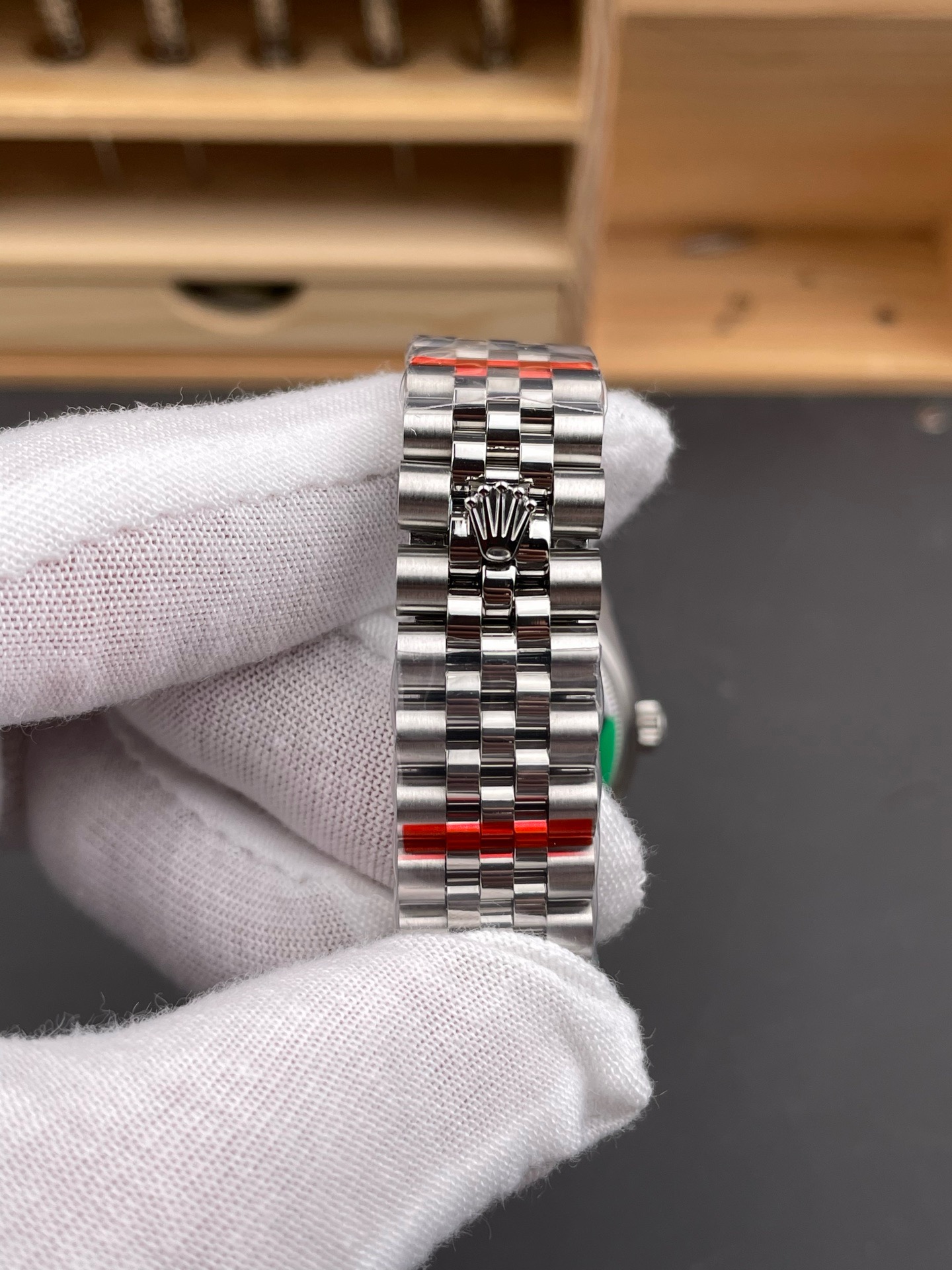 Rolex-Datejust-116234-0084-Silver-Dial-gallery-7
