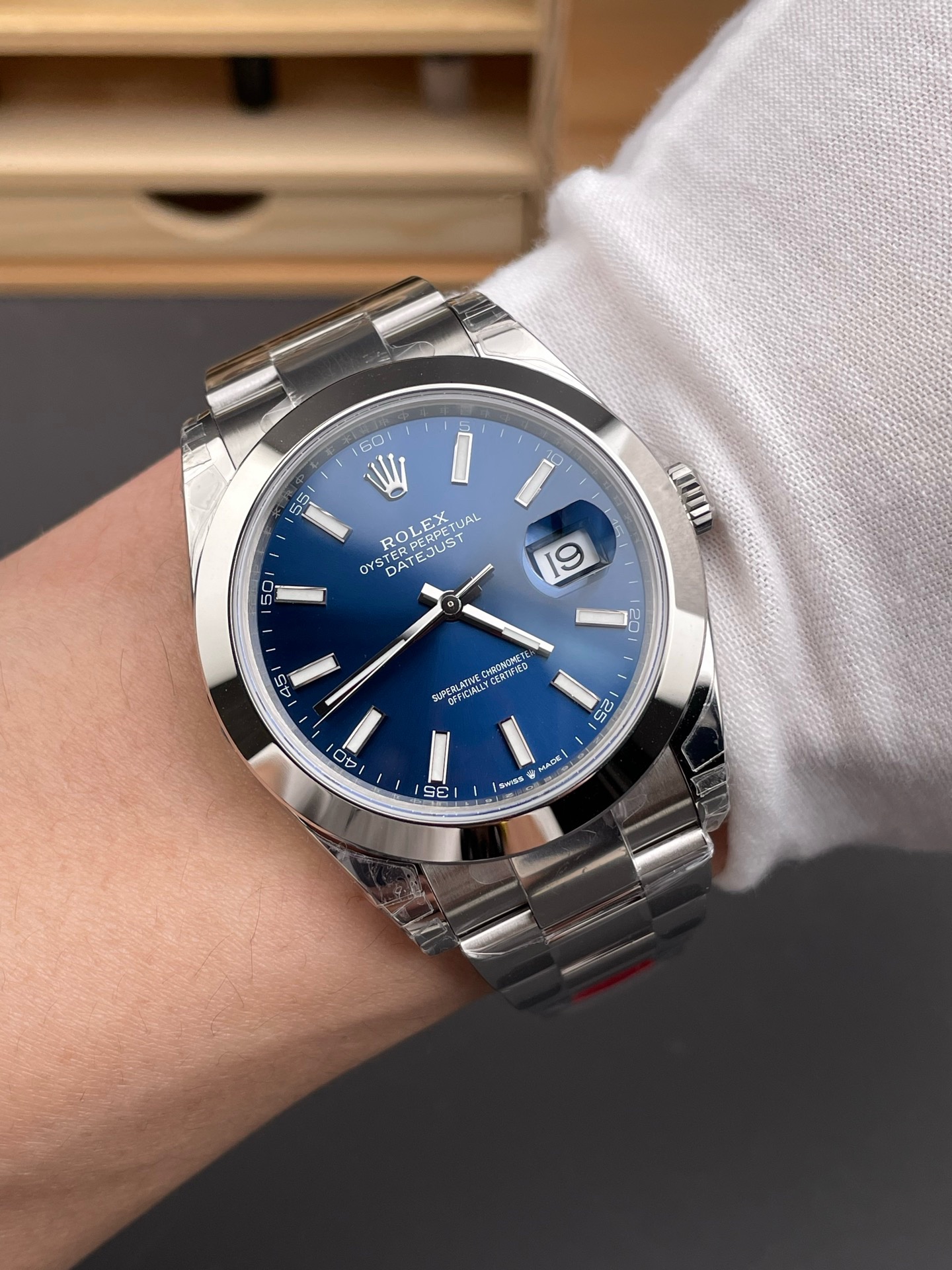 Rolex-Datejust-126300-Steel-Blue-Dial-gallery-9