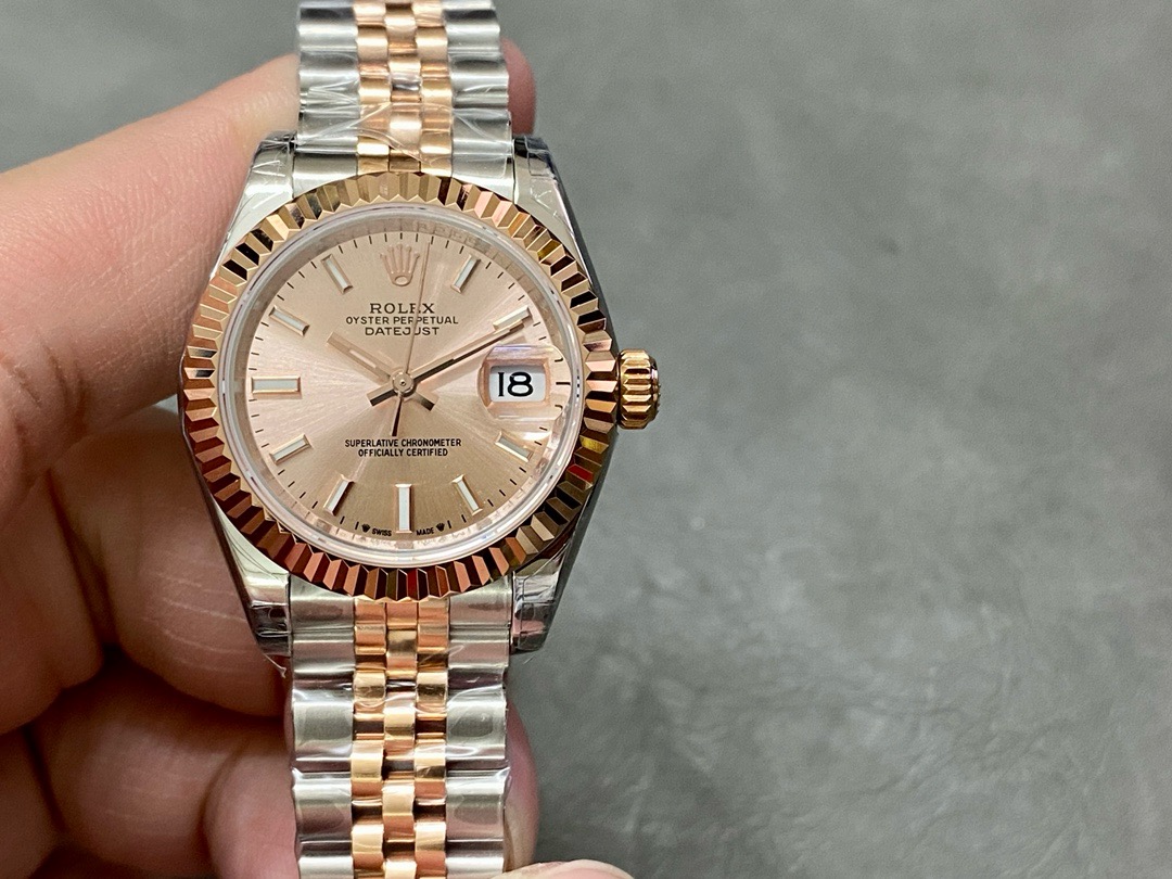 Rolex-Datejust-126331-0010-Sundust-Dial-cover-1