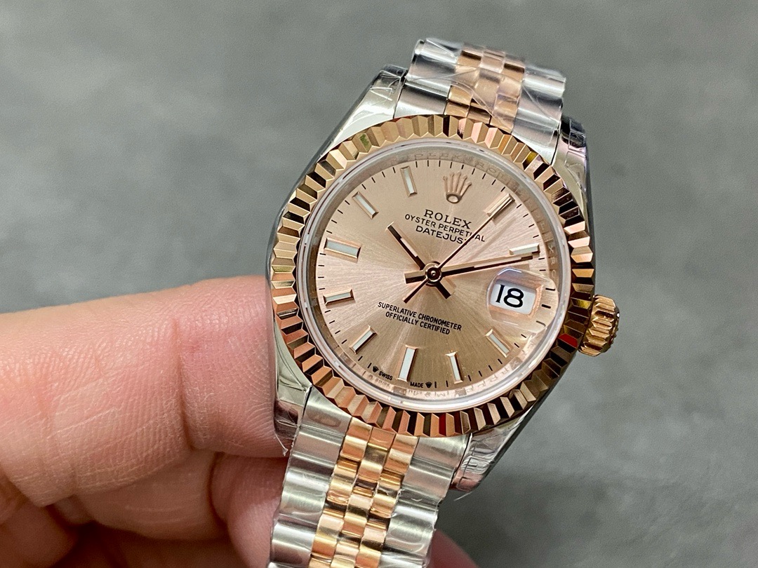 Rolex-Datejust-126331-0010-Sundust-Dial-gallery-3