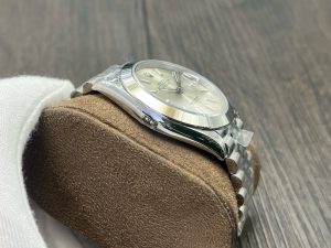 Rolex-Datejust-126334-Silver-Dial-gallery-5