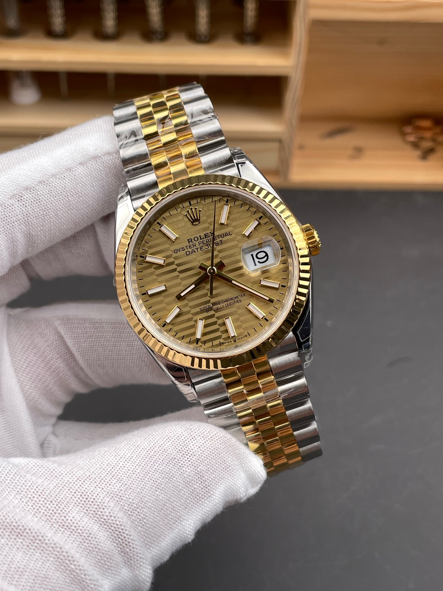 Rolex-Datejust-36-Yellow-Gold-gallery-2