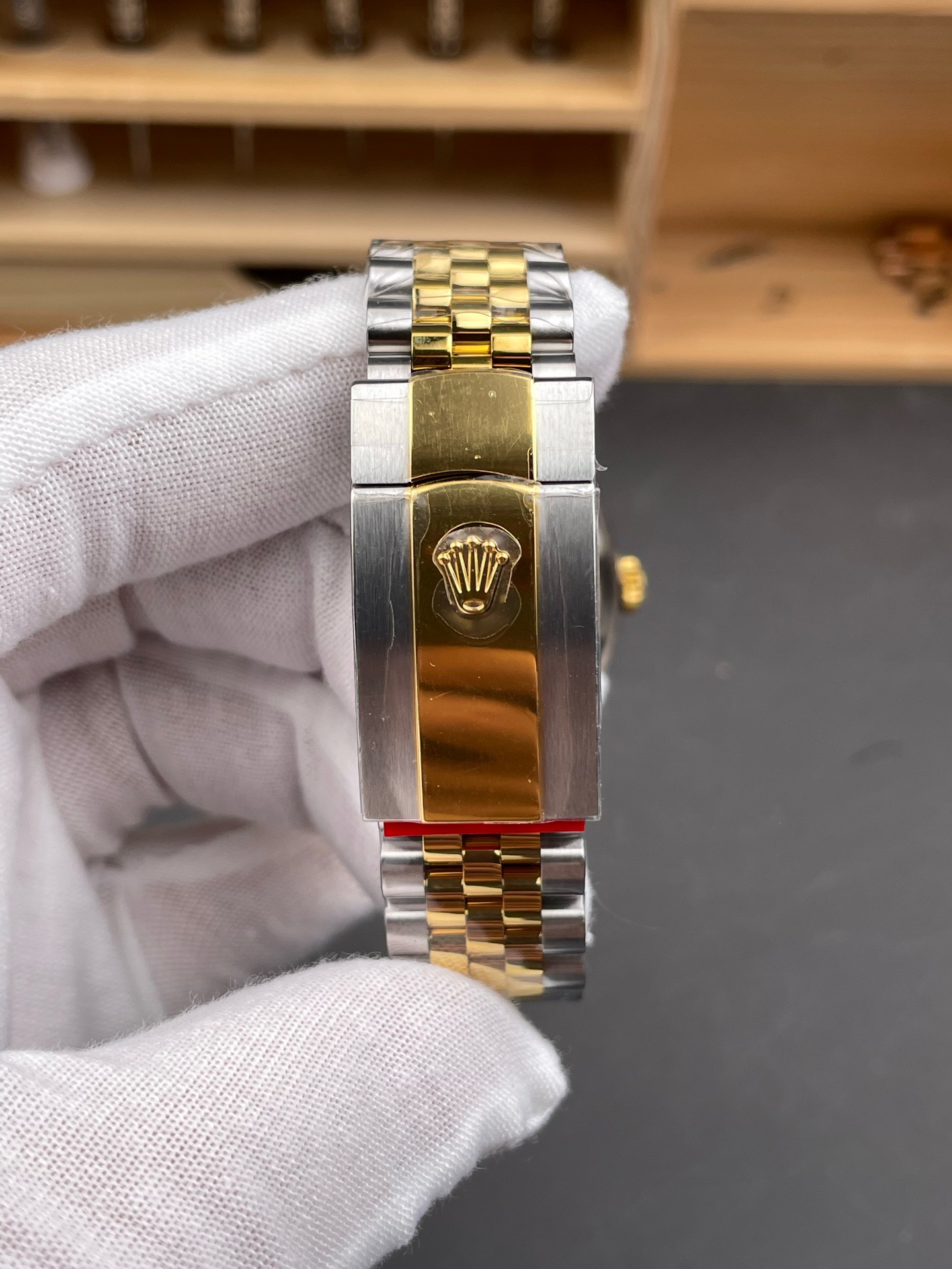Rolex-Datejust-41-126333-Gold-Motif-gallery-8