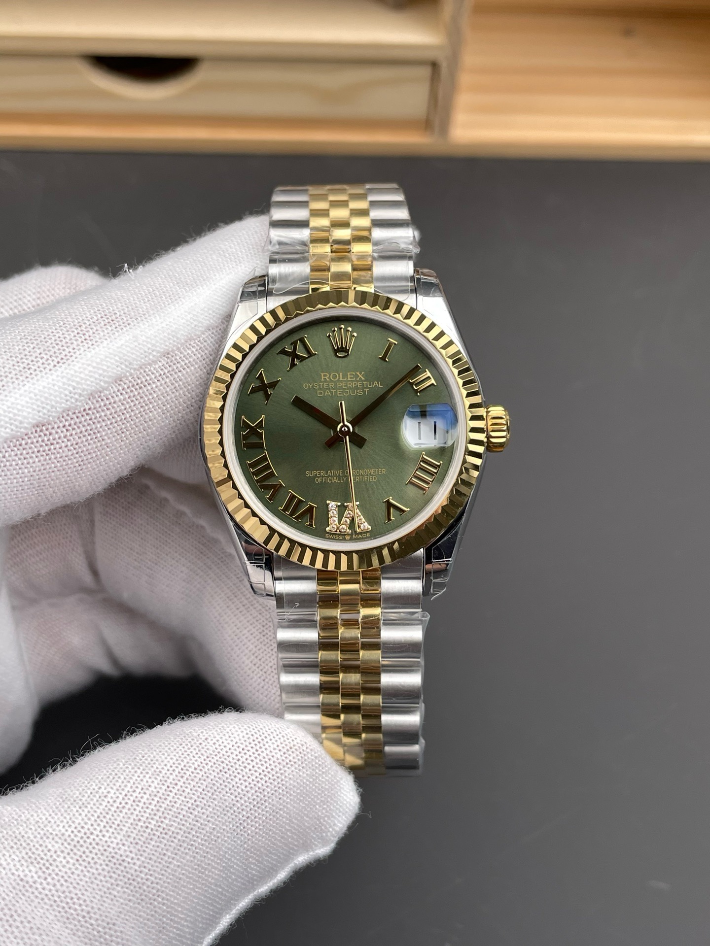 Rolex-Datejust-Green-Jubilee-cover-1
