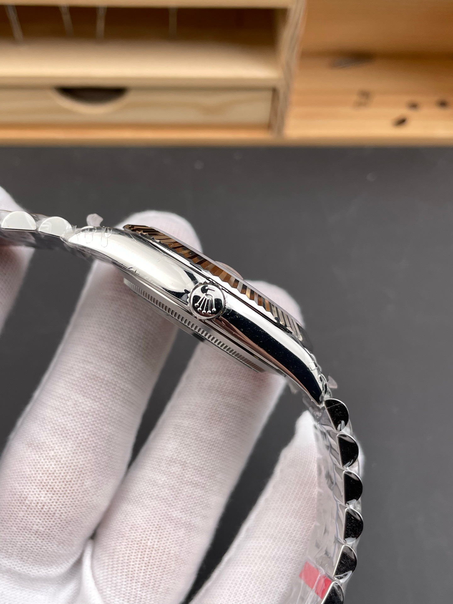 Rolex-Datejust-II-Perpetual-Grey-Roman-Dial-126300Jubilee-gallery-4