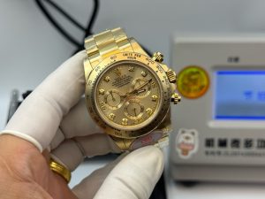 Rolex-Daytona-Cosmograph-Yellow-Gold-Dial-116528-Oyster-gallery-2