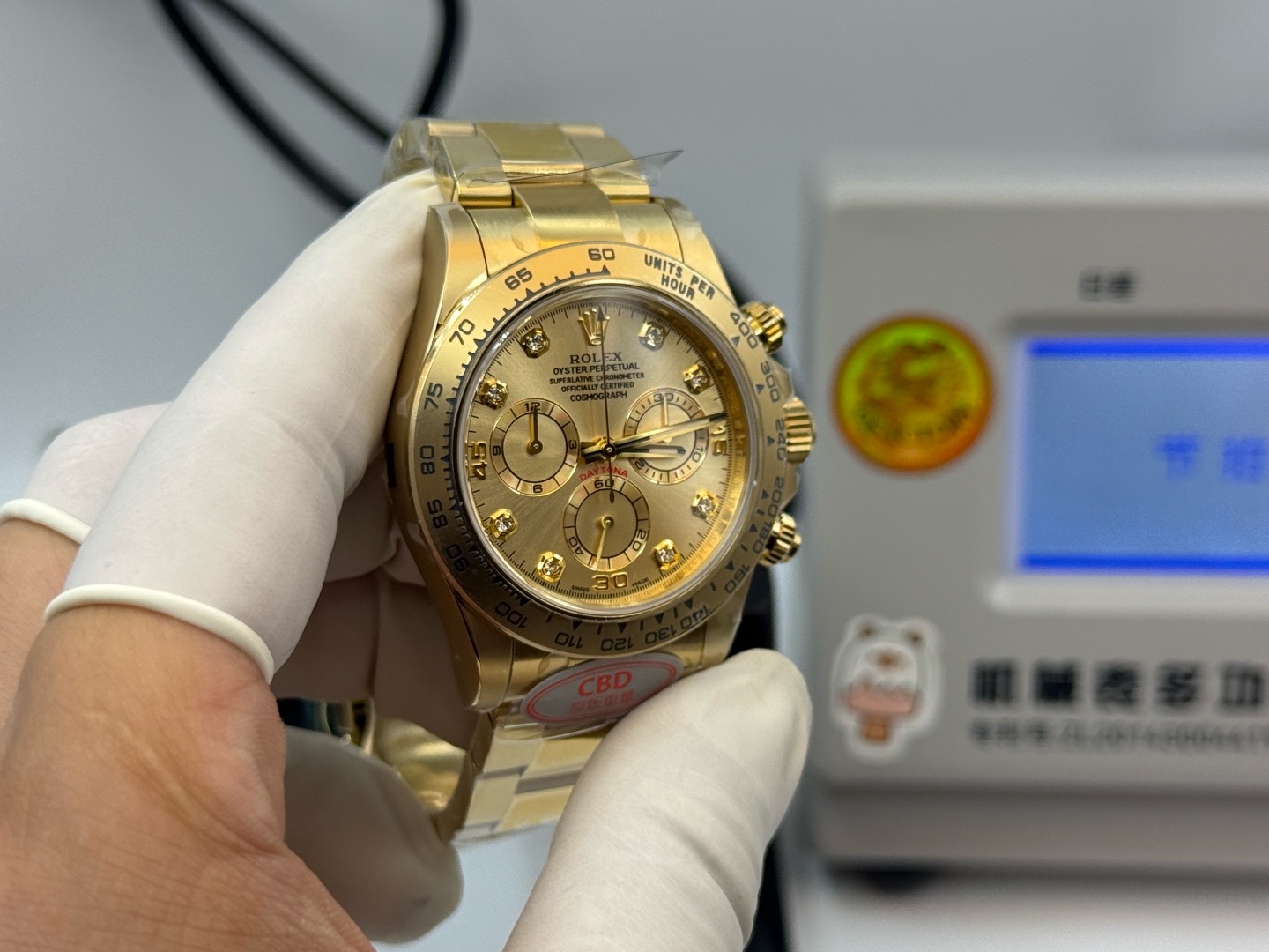 Rolex-Daytona-Cosmograph-Yellow-Gold-Dial-116528-Oyster-gallery-4