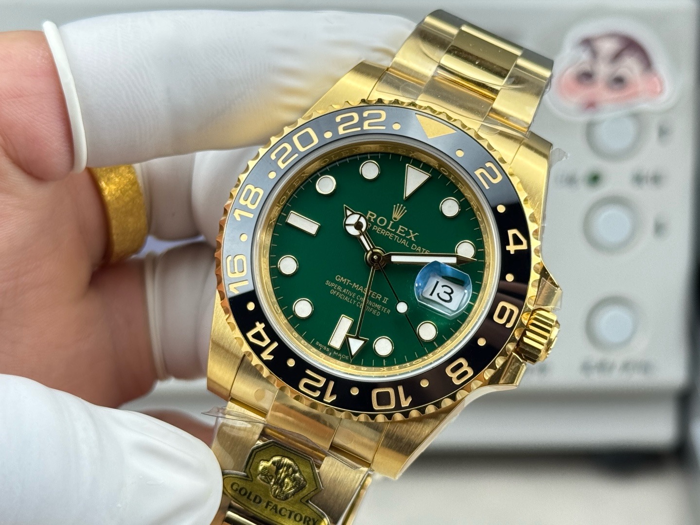 Rolex-GMT-Master-II-11678LN-Yellow-Gold-Green-Dial-oyster-gallery-3